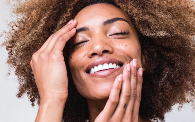 4 Ways to Care for Dry-Feeling Skin in Winter